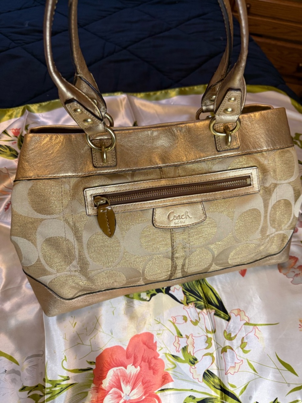 Coach Penelope  Vintage Signature Shopper Tote – Gold/ Jacquard & Leather Trim